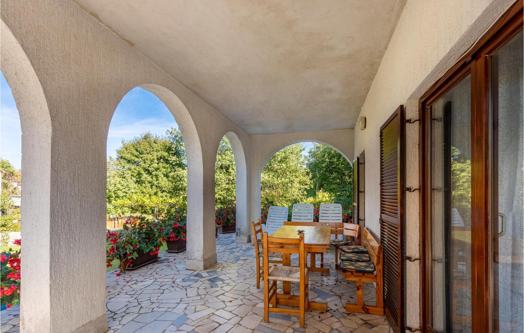 Beautiful Apartment In Malinska With Wifi Bagian luar foto