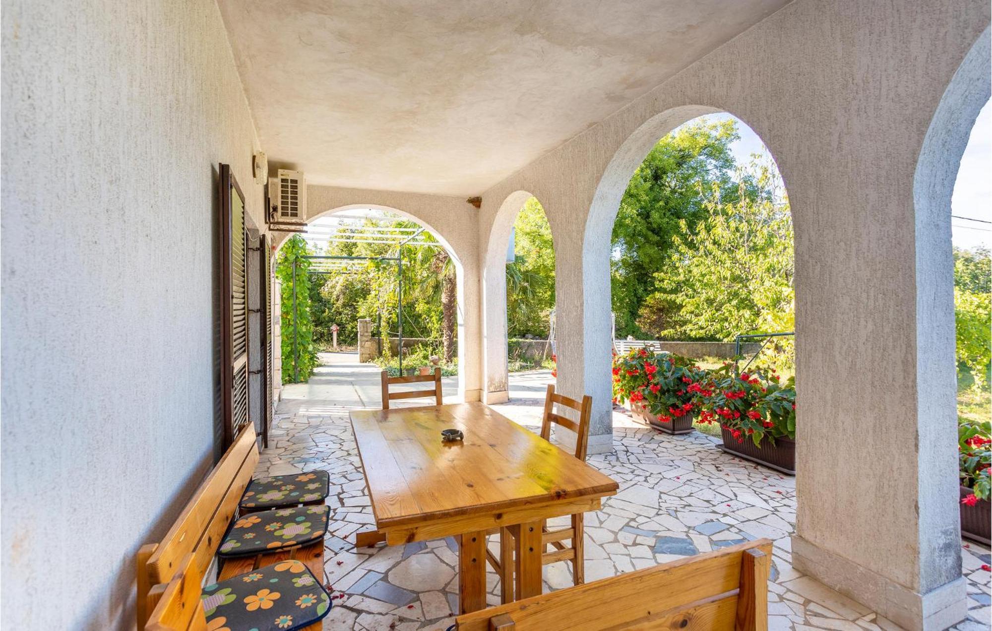 Beautiful Apartment In Malinska With Wifi Bagian luar foto