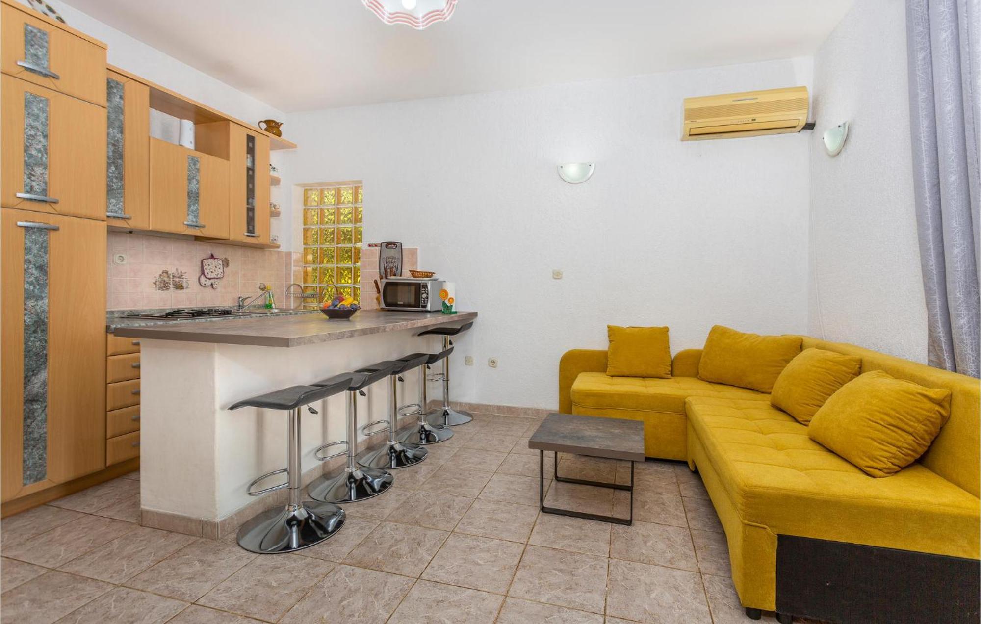 Beautiful Apartment In Malinska With Wifi Bagian luar foto