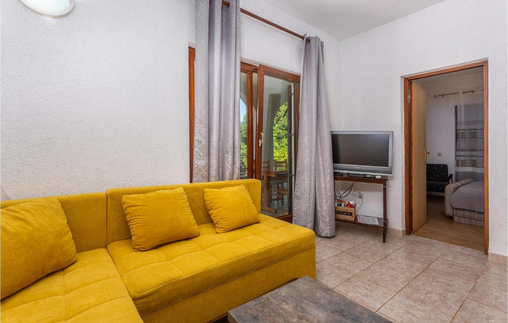 Beautiful Apartment In Malinska With Wifi Bagian luar foto